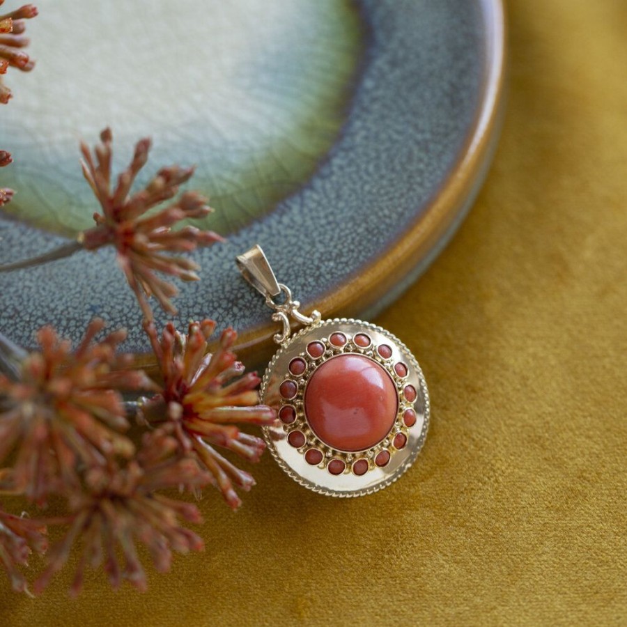 Jewelry vintage Pendant With Gemstone | Gold Entourage Pendant With Red Coral 14 Krt