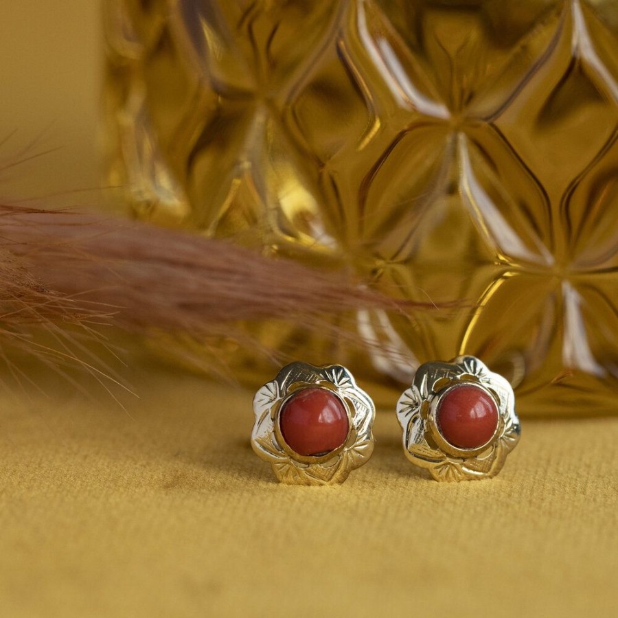 Jewelry vintage Earrings With Gemstone | Gouden Oorstekers Met Bloedkoraal 14 Krt