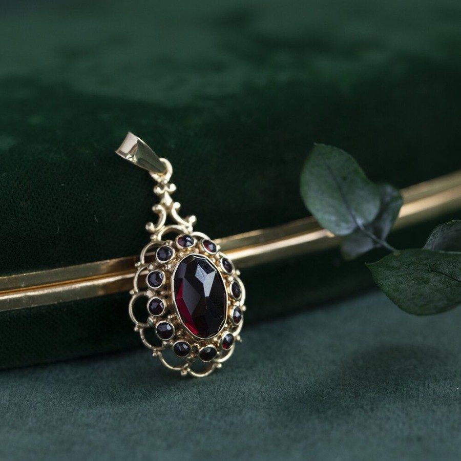 Jewelry vintage Pendant With Gemstone | Gold Entourage Pendant With Garnet 14 Krt